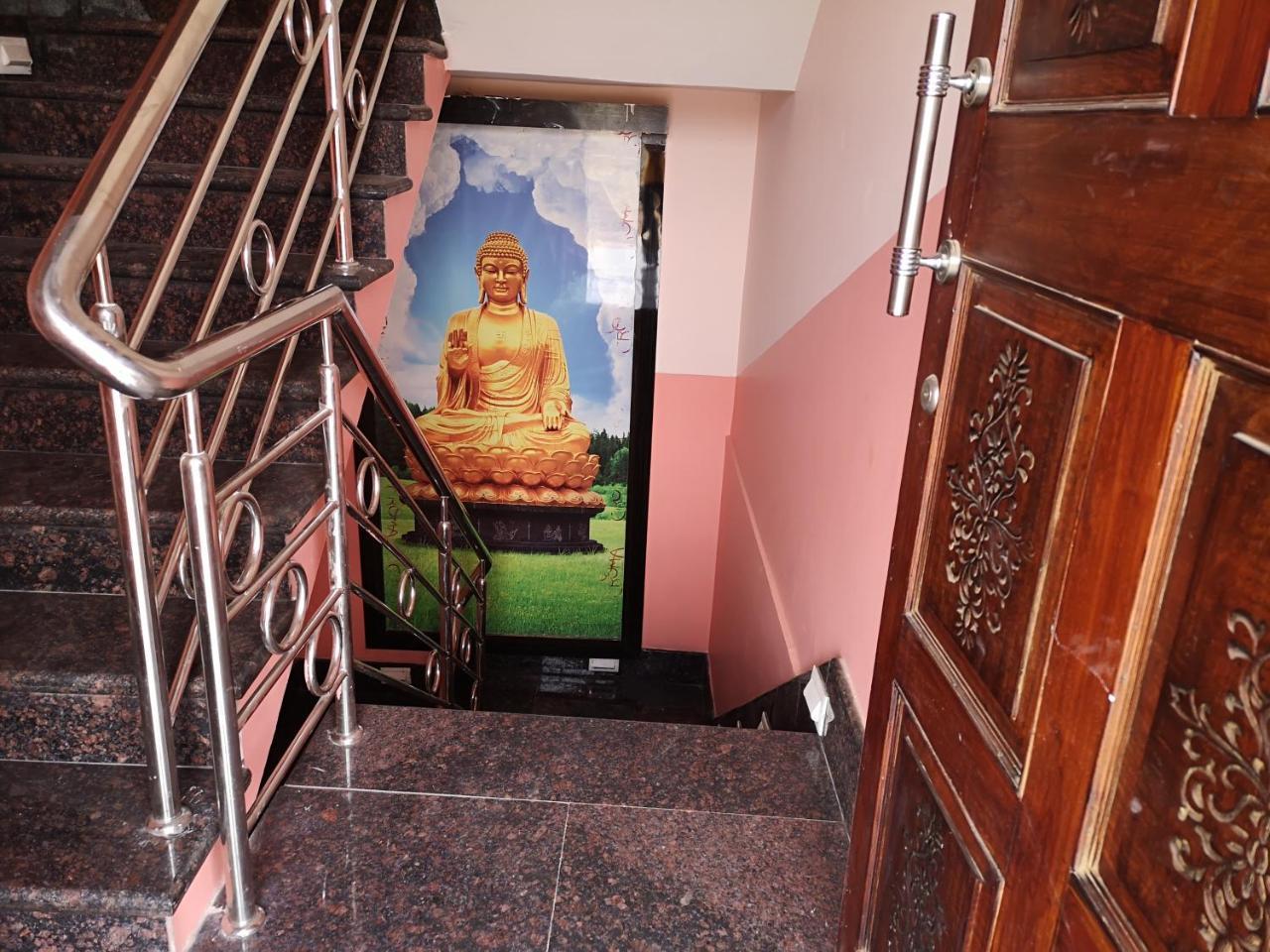 Chairosana Mansion บูบันเนสชวาร์ ภายนอก รูปภาพ